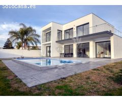 Casa con piscina cerca de los amarres