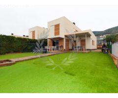 Casa adosada con 3 habitaciones y parking