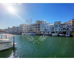 Apartamento con amarre para velero y garaje en Empuriabrava