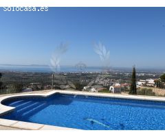 ROSAS - MAS FUMATS: Villa con vistas al mar, piscina privada y jardín en venta
