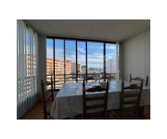 Apartamento con vistas al mar y parking
