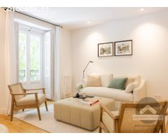 ¡Tu hogar de lujo en el corazón de Madrid, amueblado y listo para vivir!