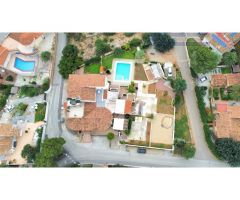 Vivienda constituida actualmente como Bed and Breakfast, 8 habitaciones.