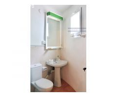 Vivienda constituida actualmente como Bed and Breakfast, 8 habitaciones.