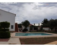 Vivienda constituida actualmente como Bed and Breakfast, 8 habitaciones.