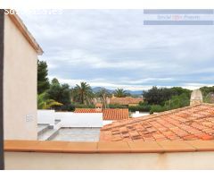 Vivienda constituida actualmente como Bed and Breakfast, 8 habitaciones.