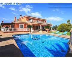 ¡Increíble villa en Denia con una gran parcela cerca del mar!