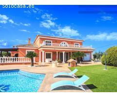 ¡Increíble villa en Denia con una gran parcela cerca del mar!