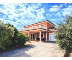 ¡Increíble villa en Denia con una gran parcela cerca del mar!