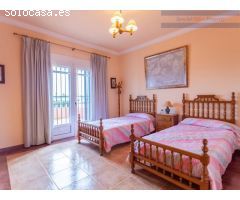 ¡Increíble villa en Denia con una gran parcela cerca del mar!