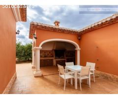 ¡Increíble villa en Denia con una gran parcela cerca del mar!