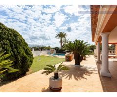 ¡Increíble villa en Denia con una gran parcela cerca del mar!