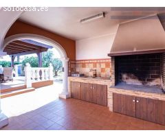¡Increíble villa en Denia con una gran parcela cerca del mar!