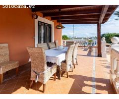 ¡Increíble villa en Denia con una gran parcela cerca del mar!