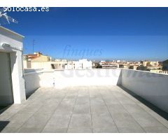 EDIFICIO DE RECIENTE CONSTRUCCIÓN EN EL CORAZÓN DEL PUERTO DE CAMBRILS
