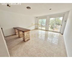 Local comercial nuevo a estrenar en zona prime del puerto de Cambrils.