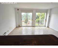 Local comercial nuevo a estrenar en zona prime del puerto de Cambrils.