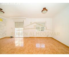 Local comercial nuevo a estrenar en zona prime del puerto de Cambrils.