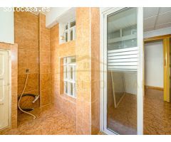 Local comercial nuevo a estrenar en zona prime del puerto de Cambrils.