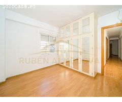 Local comercial nuevo a estrenar en zona prime del puerto de Cambrils.