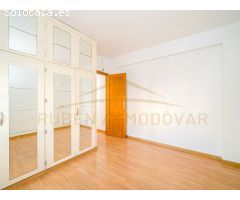 Local comercial nuevo a estrenar en zona prime del puerto de Cambrils.