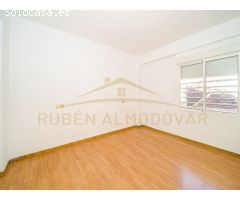 Local comercial nuevo a estrenar en zona prime del puerto de Cambrils.