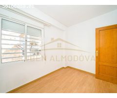 Local comercial nuevo a estrenar en zona prime del puerto de Cambrils.