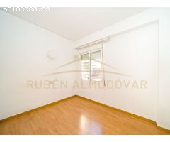 Local comercial nuevo a estrenar en zona prime del puerto de Cambrils.