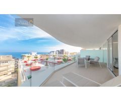 ¡Apartamento de lujo en Benalmádena Costa con vistas al mar!