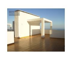 Ático en Venta en Benalmádena: Exclusivo con Vistas Frontales al Mar y Solárium