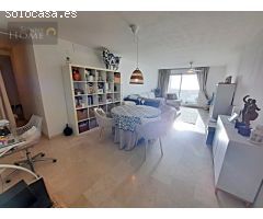 Ático en Venta en Benalmádena: Exclusivo con Vistas Frontales al Mar y Solárium