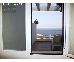 Ático en Venta en Benalmádena: Exclusivo con Vistas Frontales al Mar y Solárium