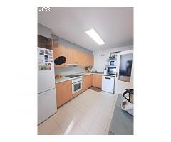 Ático en Venta en Benalmádena: Exclusivo con Vistas Frontales al Mar y Solárium