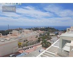 Ático en Venta en Benalmádena: Exclusivo con Vistas Frontales al Mar y Solárium