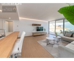 ¡Apartamento de lujo en Benalmádena Costa con vistas al mar!