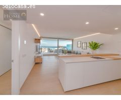 ¡Apartamento de lujo en Benalmádena Costa con vistas al mar!