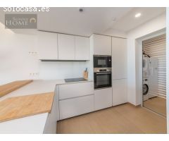 ¡Apartamento de lujo en Benalmádena Costa con vistas al mar!