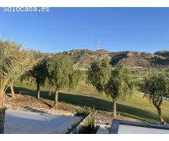 Precioso dúplex de tres dormitorios cerca del club de golf en Alicante