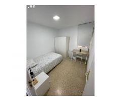 HABITACIÓN DISPONIBLE
