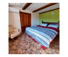 PRECIOSA CASA SEÑORIAL DE ESTILO COLONIAL EN EL CENTRO DEL PUEBLO