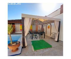 PRECIOSA CASA SEÑORIAL DE ESTILO COLONIAL EN EL CENTRO DEL PUEBLO