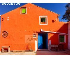 PRECIOSA CASA SEÑORIAL DE ESTILO COLONIAL EN EL CENTRO DEL PUEBLO
