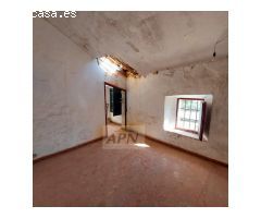 PRECIOSA CASA SEÑORIAL DE ESTILO COLONIAL EN EL CENTRO DEL PUEBLO