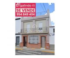 CASA CON PISO + LOCAL A DOS CALLES