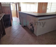 Se alquila local comercial acondicionado como Cafetería/Restaurante