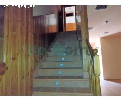 Se alquila local comercial acondicionado como Cafetería/Restaurante