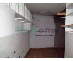 Se alquila local comercial acondicionado como Cafetería/Restaurante