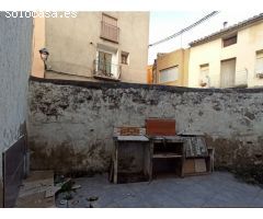 CASA EN VENTA CON 4 HABITACIONES Y PATIO EN CIRAT - CASTELLÓN