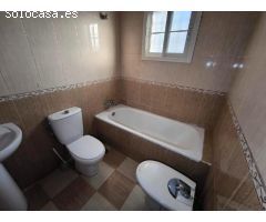 PISO A LA VENTA EN ALMERIA CON ASCENSOR Y 4 HABITACIONES