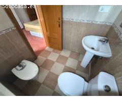 PISO A LA VENTA EN ALMERIA CON ASCENSOR Y 4 HABITACIONES